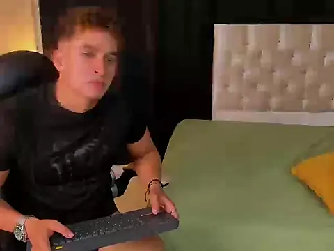 Snapshot of paull_george chatting on 03.28.26 paull george online show from 03.28.26