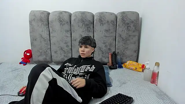 Snapshot of Bruno_Cruzz chatting on 04.23.26 Bruno Cruzz online show from 04.23.26