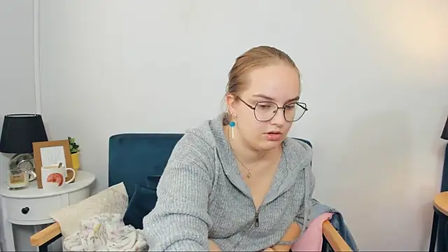 Snapshot of AliceCrazy69 chatting on 09.17.25 AliceCrazy69 online show from 09.17.25