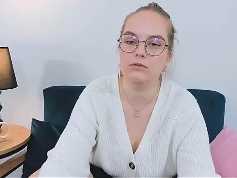 Snapshot of AliceCrazy69 chatting on 09.18.25 AliceCrazy69 online show from 09.18.25