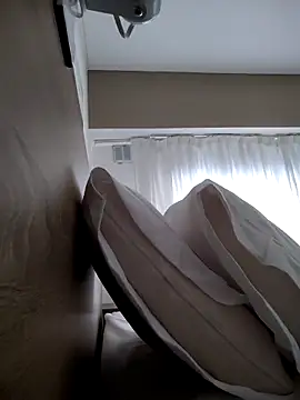 Snapshot of lauflor chatting on 02.21.26 lauflor online show from 02.21.26