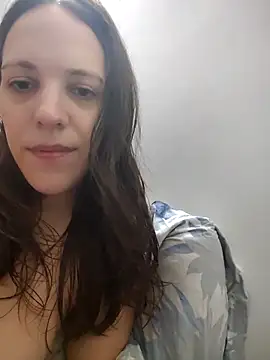 Snapshot of lauflor chatting on 04.14.26 lauflor online show from 04.14.26