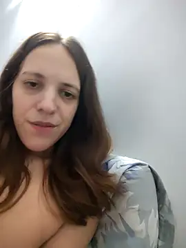 Snapshot of lauflor chatting on 04.15.26 lauflor online show from 04.15.26