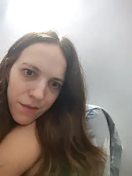 Snapshot of lauflor chatting on 04.16.26 lauflor online show from 04.16.26