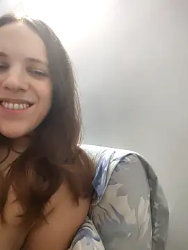 Snapshot of lauflor chatting on 04.18.26 lauflor online show from 04.18.26