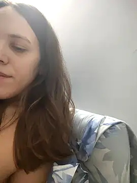 Snapshot of lauflor chatting on 04.19.26 lauflor online show from 04.19.26