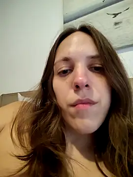 Snapshot of lauflor chatting on 04.26.26 lauflor online show from 04.26.26