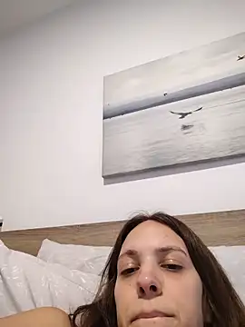 Snapshot of lauflor chatting on 05.17.26 lauflor online show from 05.17.26