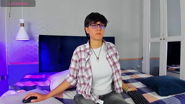 Tsuki Maru online show from 09.16.25