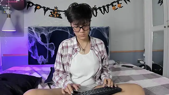 Tsuki Maru online show from 10.15.25