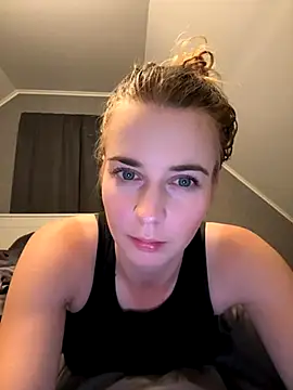 ellieen online show from 10.13.25