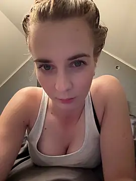 ellieen online show from 10.15.25