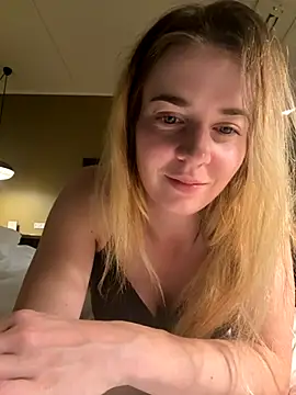 ellieen online show from 10.22.25