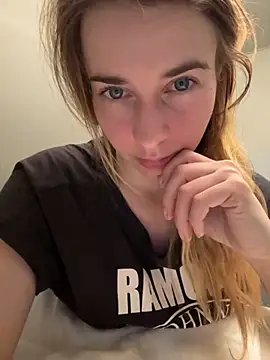 ellieen online show from 11.18.25