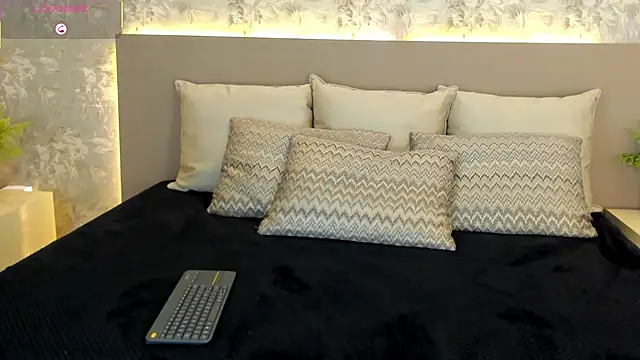 Snapshot of MilaGrace1 chatting on 09.30.25 MilaGrace1 online show from 09.30.25