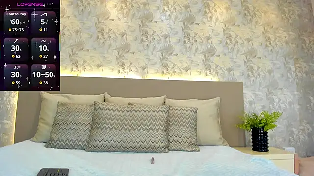 Snapshot of MilaGrace1 chatting on 10.07.25 MilaGrace1 online show from 10.07.25