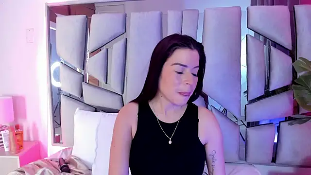 Snapshot of _valeria_saenz_ chatting on 10.03.25 valeria saenz online show from 10.03.25