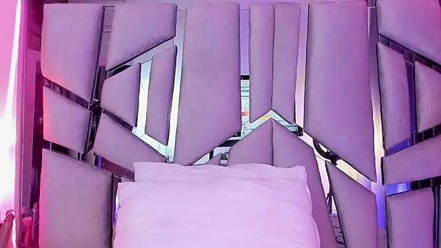 Snapshot of _valeria_saenz_ chatting on 11.29.25 valeria saenz online show from 11.29.25