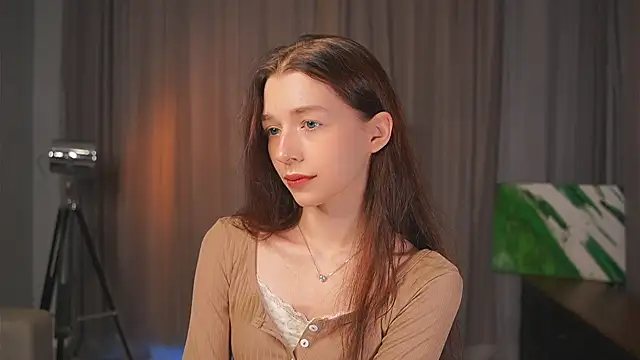 Snapshot of RoxieBolich chatting on 09.18.25 RoxieBolich online show from 09.18.25