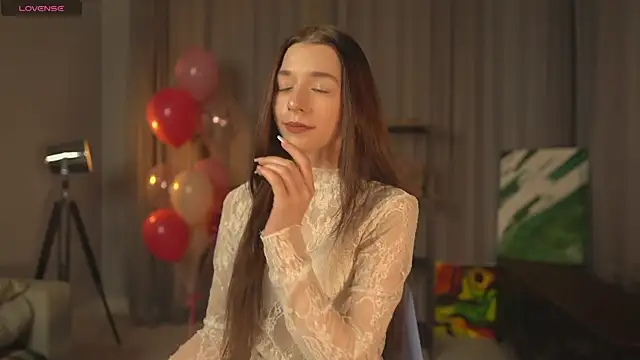 Snapshot of RoxieBolich chatting on 10.14.25 RoxieBolich online show from 10.14.25