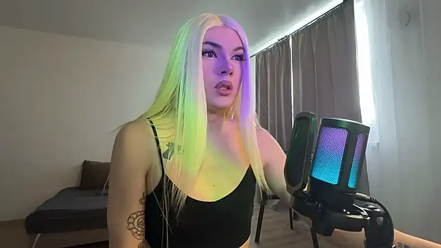 Snapshot of YourTrixie chatting on 03.21.26 YourTrixie online show from 03.21.26