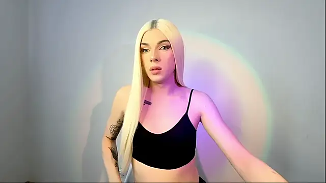 Snapshot of YourTrixie chatting on 04.05.26 YourTrixie online show from 04.05.26