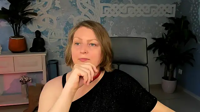 Snapshot of TiffanyBrauny chatting on 09.10.25 TiffanyBrauny online show from 09.10.25