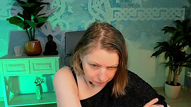 Snapshot of TiffanyBrauny chatting on 09.23.25 TiffanyBrauny online show from 09.23.25