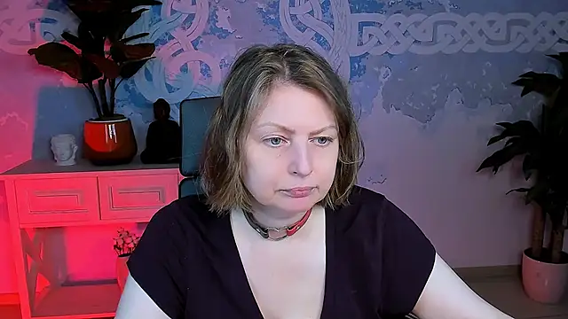 Snapshot of TiffanyBrauny chatting on 09.25.25 TiffanyBrauny online show from 09.25.25