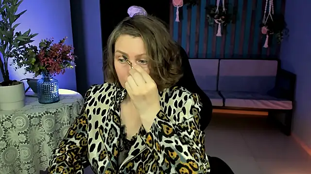 Snapshot of TiffanyBrauny chatting on 10.07.25 TiffanyBrauny online show from 10.07.25
