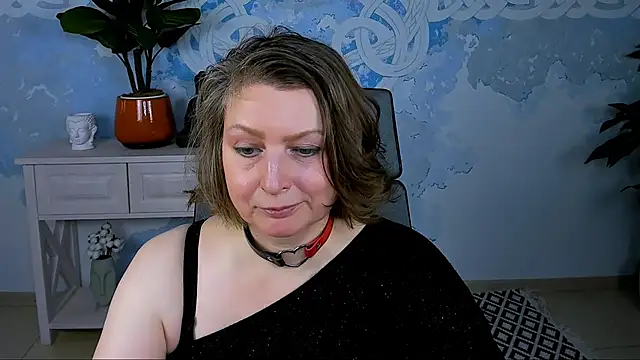 Snapshot of TiffanyBrauny chatting on 10.08.25 TiffanyBrauny online show from 10.08.25