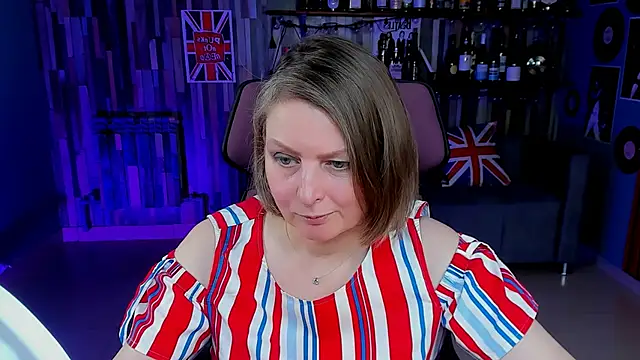 Snapshot of TiffanyBrauny chatting on 10.15.25 TiffanyBrauny online show from 10.15.25