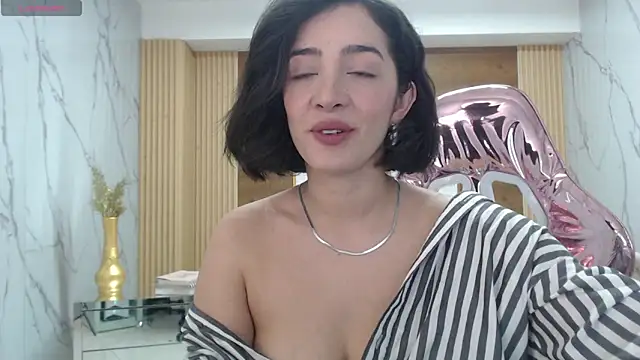 Snapshot of sara_lopez_s chatting on 03.16.26 sara lopez s online show from 03.16.26