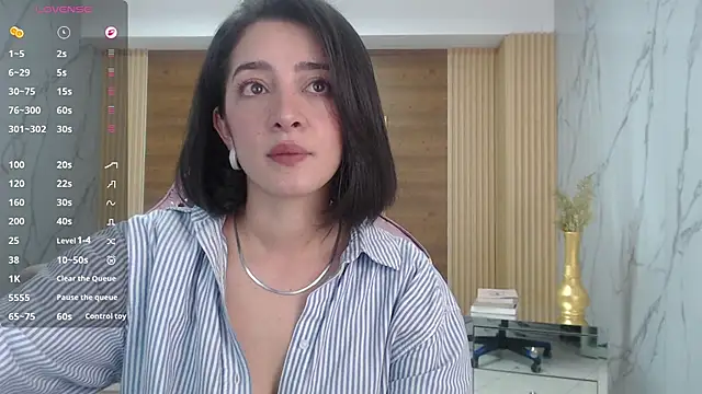 Snapshot of sara_lopez_s chatting on 03.24.26 sara lopez s online show from 03.24.26
