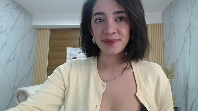 Snapshot of sara_lopez_s chatting on 03.26.26 sara lopez s online show from 03.26.26