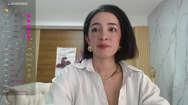 Snapshot of sara_lopez_s chatting on 04.15.26 sara lopez s online show from 04.15.26