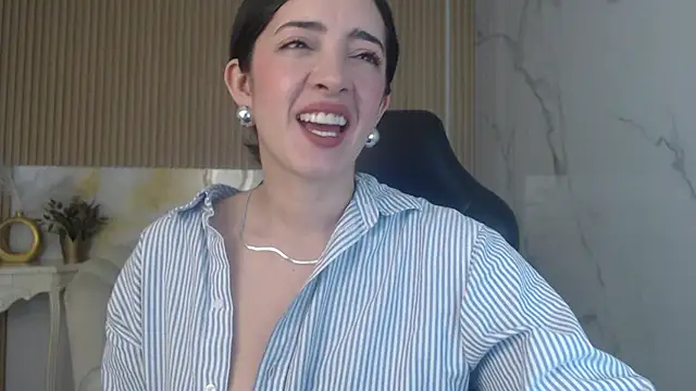 Snapshot of sara_lopez_s chatting on 05.08.26 sara lopez s online show from 05.08.26