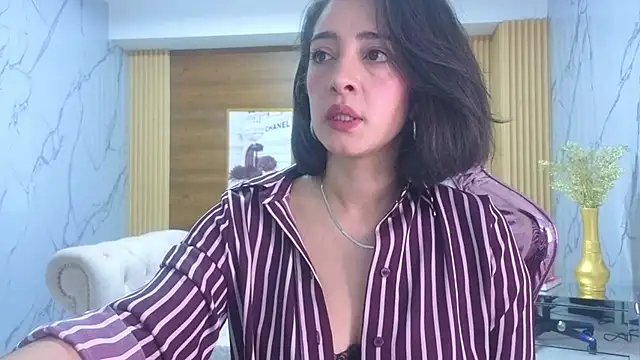 Snapshot of sara_lopez_s chatting on 05.11.26 sara lopez s online show from 05.11.26