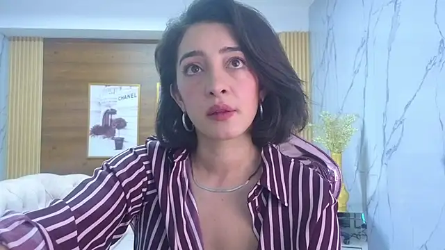 Snapshot of sara_lopez_s chatting on 05.11.26 sara lopez s online show from 05.11.26