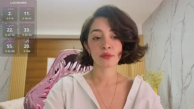 Snapshot of sara_lopez_s chatting on 05.13.26 sara lopez s online show from 05.13.26