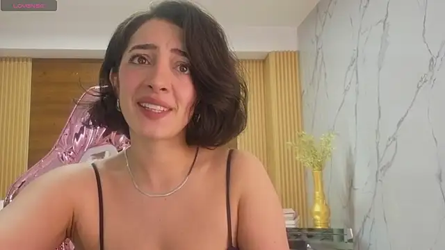 Snapshot of sara_lopez_s chatting on 05.19.26 sara lopez s online show from 05.19.26