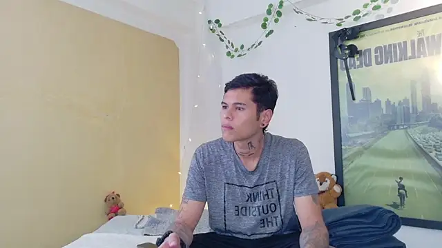 Snapshot of rosse_dredd chatting on 04.21.26 rosse dredd online show from 04.21.26