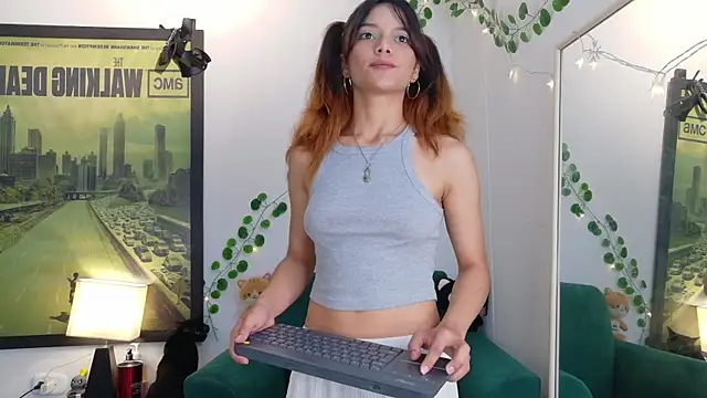 Snapshot of rosse_dredd chatting on 06.18.26 rosse dredd online show from 06.18.26