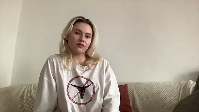 ElaraLuxxxe online show from 10.21.25
