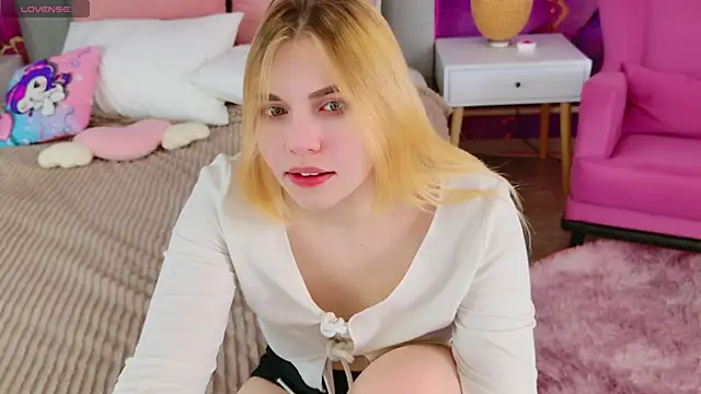 Evie Vall online show from 10.17.25