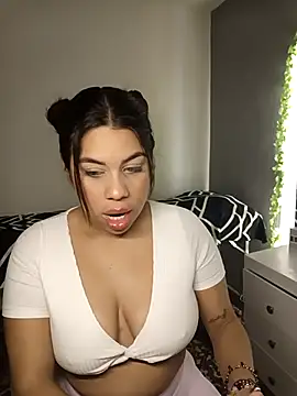 Snapshot of GabyMontenegro chatting on 09.28.25 GabyMontenegro online show from 09.28.25