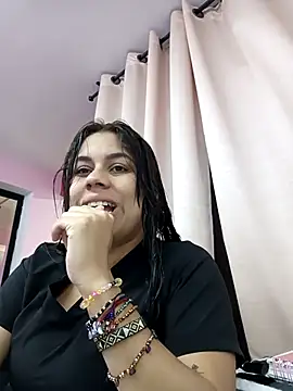 Snapshot of GabyMontenegro chatting on 10.22.25 GabyMontenegro online show from 10.22.25