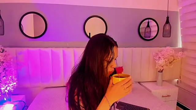 Snapshot of Mila_Hank_ chatting on 11.17.25 Mila Hank online show from 11.17.25