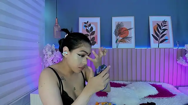 Snapshot of Mila_Hank_ chatting on 05.06.26 Mila Hank online show from 05.06.26