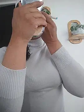 KittyHoleshot87 online show from 04.08.26